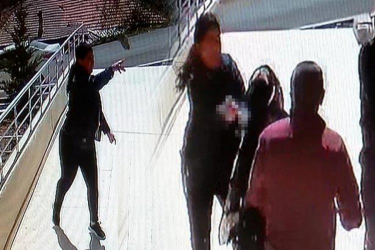 Eski sevgilisinin evini basıp annesini bı&ccedil;aklayan gen&ccedil; kız adliyede!