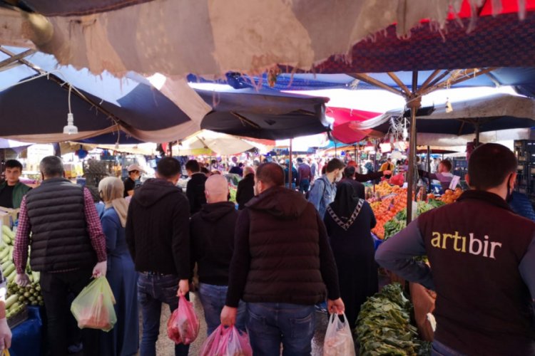 Bursa'da 'sosyal mesafe'yi hi&ccedil;e saydılar!