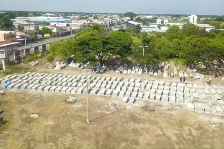 Ekvador'da 800 ceset g&ouml;m&uuml;lmek &uuml;zere evlerinden toplandı