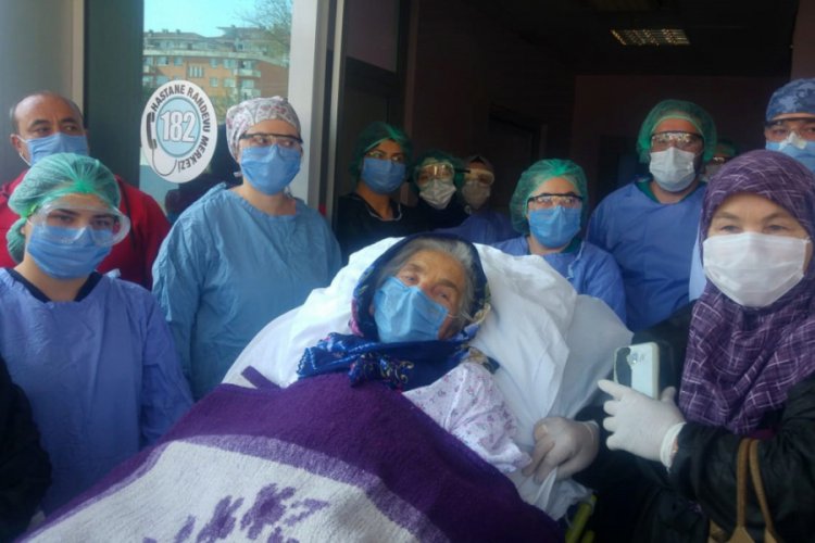 92 yaşında koronavir&uuml;s&uuml; yendi!