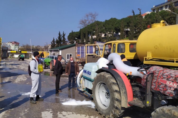 &Ccedil;ift&ccedil;iler il&ccedil;eyi trakt&ouml;rlerle dezenfekte etti