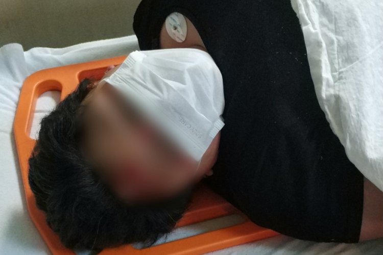 Trakt&ouml;r&uuml;n r&ouml;morku devrildi: 1 kişi yaralandı
