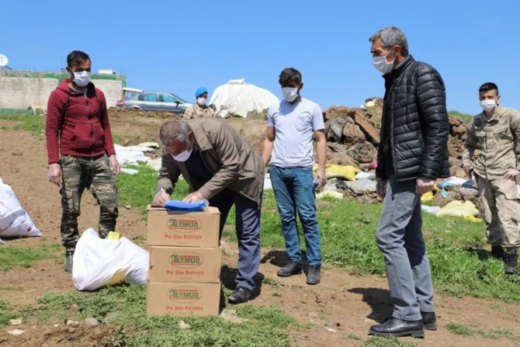 Mardin'de karantinaya alınan k&ouml;ye gıda yardımları ulaştırıldı