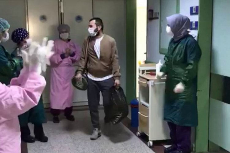 Vir&uuml;s&uuml; yenen gen&ccedil; alkışlarla taburcu oldu