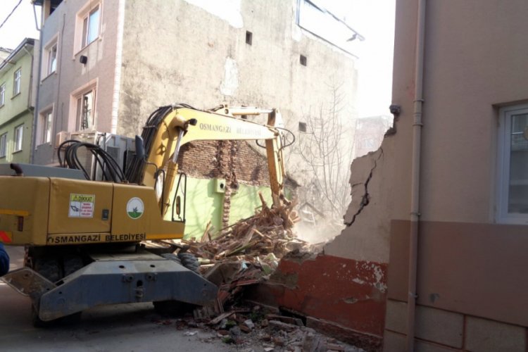 Bursa Osmangazi'de metruk binalar tek tek yıkılıyor