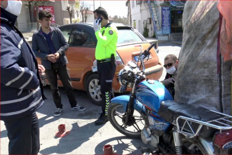 Kasksız, plakasız, ehliyetsiz motosikletle atık toplayan Suriyeli'ye 3 bin 833 TL ceza