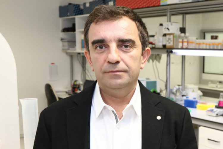 Profes&ouml;r &Ouml;zdarendeli ve ekibi koronavir&uuml;s&uuml;n gen haritasını &ccedil;ıkardı