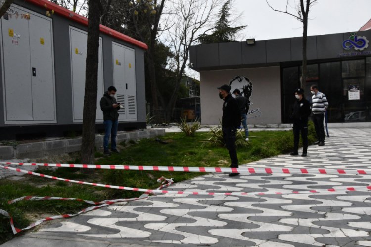 Trafonun yanına bırakılan cep telefonu ve ayakkabı polisi alarma ge&ccedil;irdi