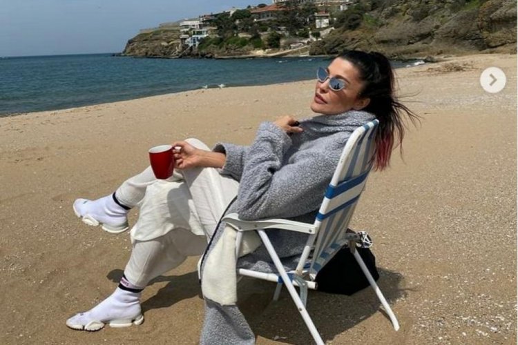 Deniz Akkaya g&uuml;neşin tadını &ccedil;ıkardı