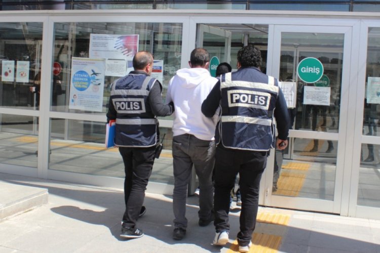 Kavgada yanlış kişiyi &ouml;ld&uuml;ren ş&uuml;pheli yakalandı