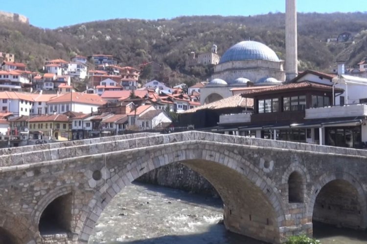 Kosava'daki sokağa &ccedil;ıkma izni kimlik kartındaki son 2 rakama g&ouml;re