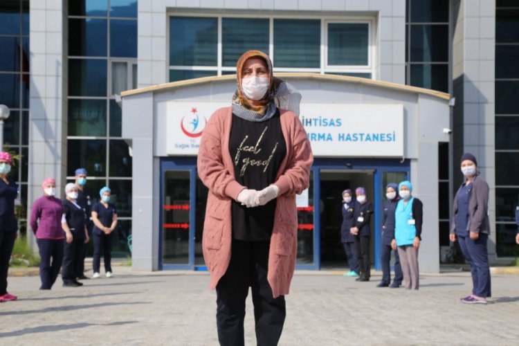 Bursa'da koronayı yendi, alkışlarla taburcu oldu