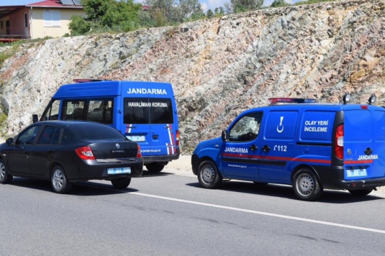 Otomobiline &ccedil;arpan s&uuml;r&uuml;c&uuml;y&uuml; takip edip, tabancayla yaraladı