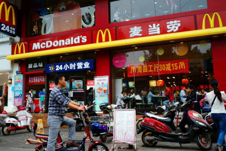 McDonalds siyahilere karşı ayrımcı tavrı nedeniyle &ouml;z&uuml;r diledi