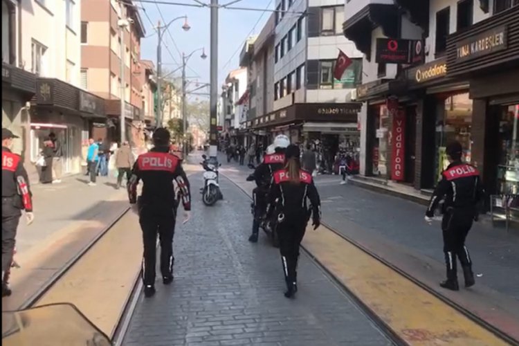 Bursa'da polisten caddelerde eş zamanlı 'Evde kal' &ccedil;ağrısı