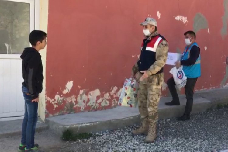 12 yaşındaki &ccedil;ocuk 210 liralık destek bursunu kampanyaya bağışladı