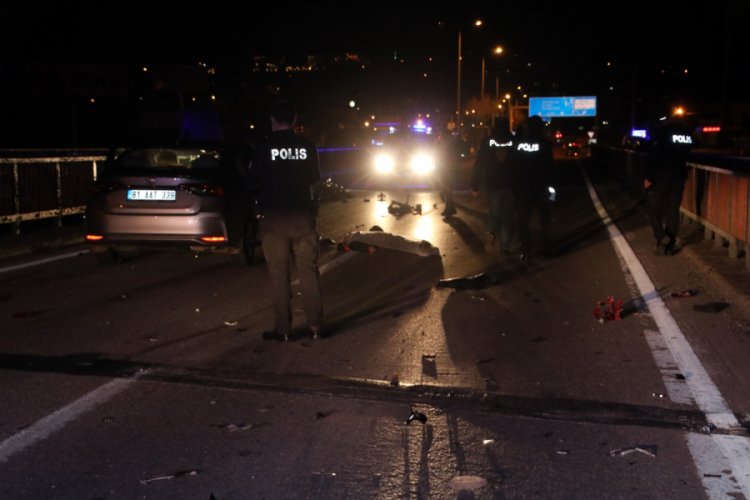 Otomobil ters y&ouml;nden gelen motosiklete &ccedil;arptı