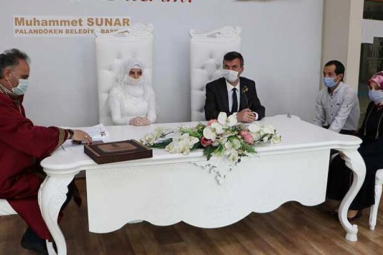 Corona g&uuml;nlerinde maskeli nikah