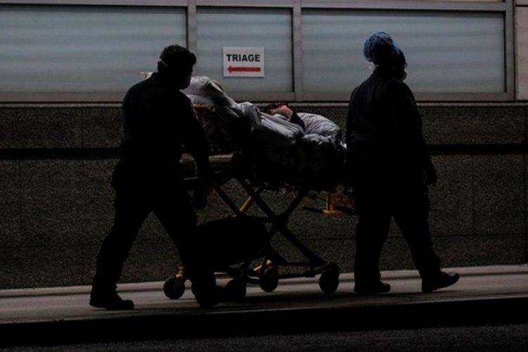 New York'ta 3 bin 700 kişi evlerinde &ouml;ld&uuml;