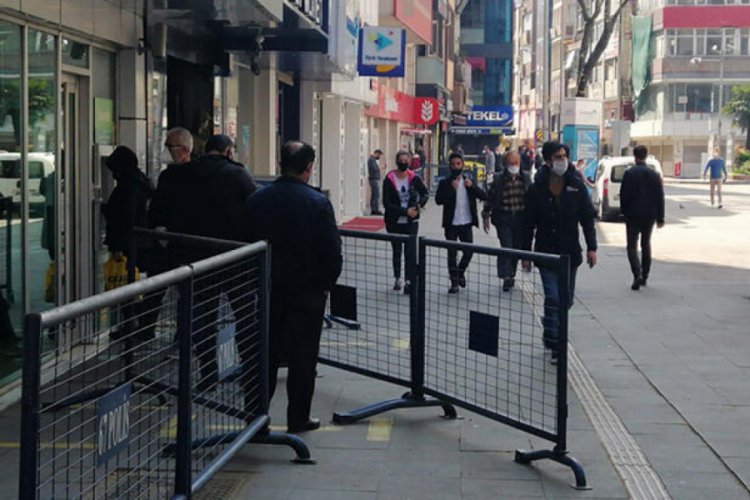 1,5 metre yasağına uymayan 23 kişiye 51 bin lira ceza