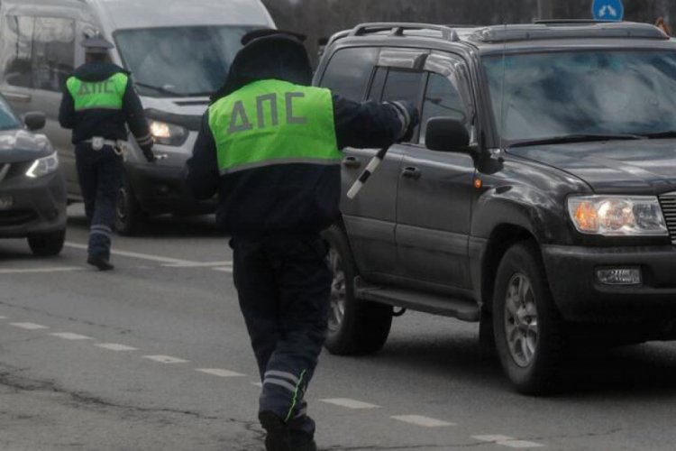 Rusya'da Covid-19 nedeniyle izinli sokağa &ccedil;ıkma uygulaması başladı