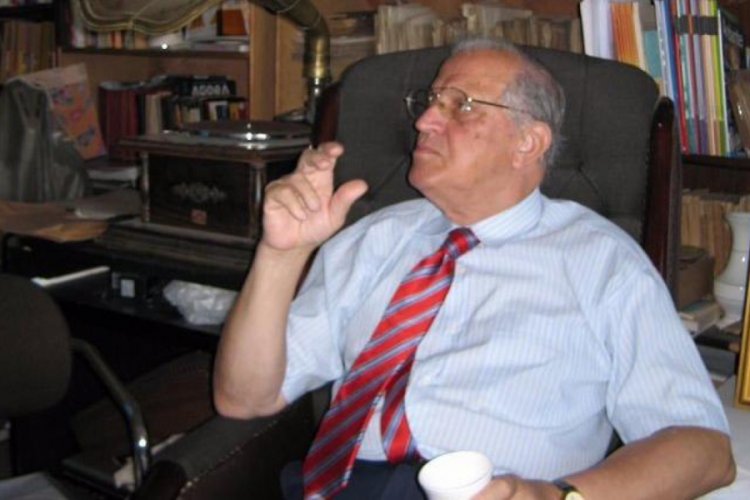 Prof. Azrak corona vir&uuml;s&uuml; nedeniyle hayatını kaybetti