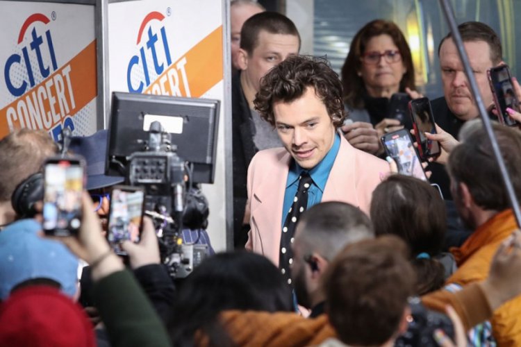 Harry Styles DS&Ouml; i&ccedil;in tiş&ouml;rt tasarladı