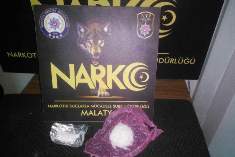 431 gram toz esrar maddesi ele ge&ccedil;irildi