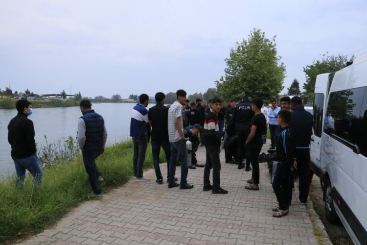 Nehre giren kişi akıntıya kapıldı
