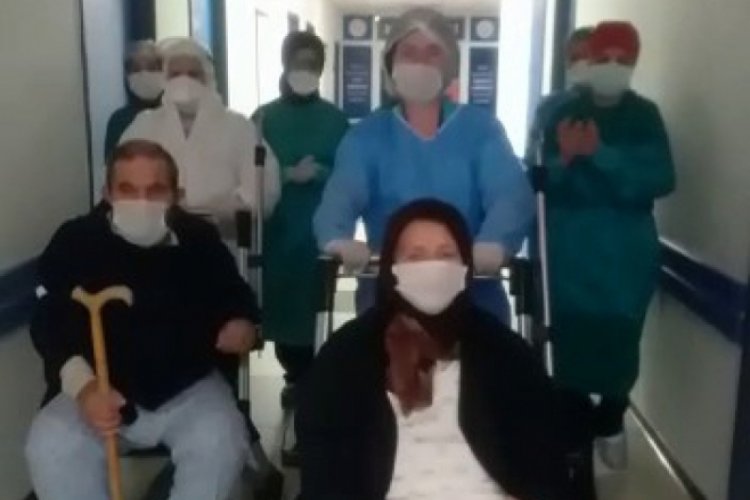 80 ve 81 yaşındaki &ccedil;ift koronavir&uuml;s&uuml; yenerek taburcu edildi