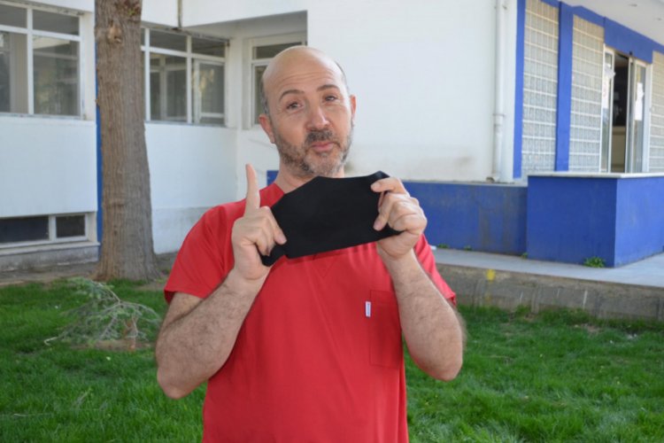 'Siyah maskeler ancak cerrahi maskenin &uuml;zerine s&uuml;s olarak takılabilir'