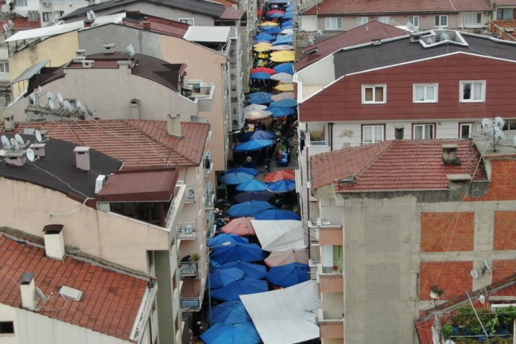 Bursa'da semt pazarlarında sosyal mesafe tehlikesi