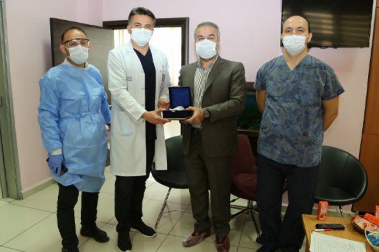 Koronavir&uuml;s&uuml; yenen profes&ouml;r, imm&uuml;n plazma bağış&ccedil;ısı oldu