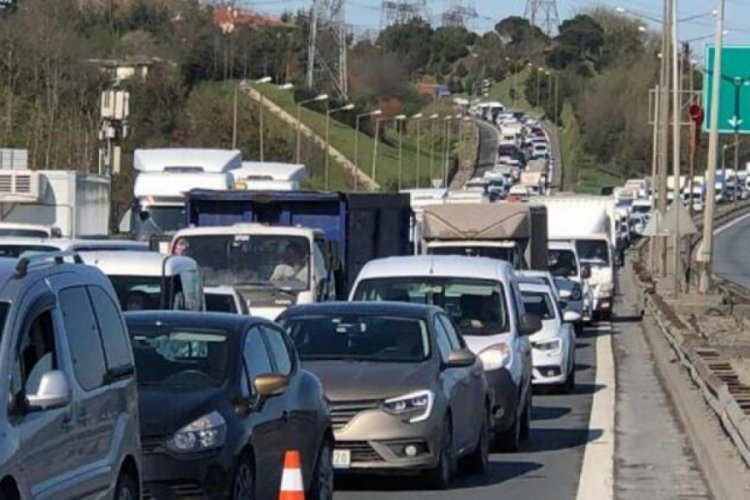 Zincirleme kaza trafiğe neden oldu