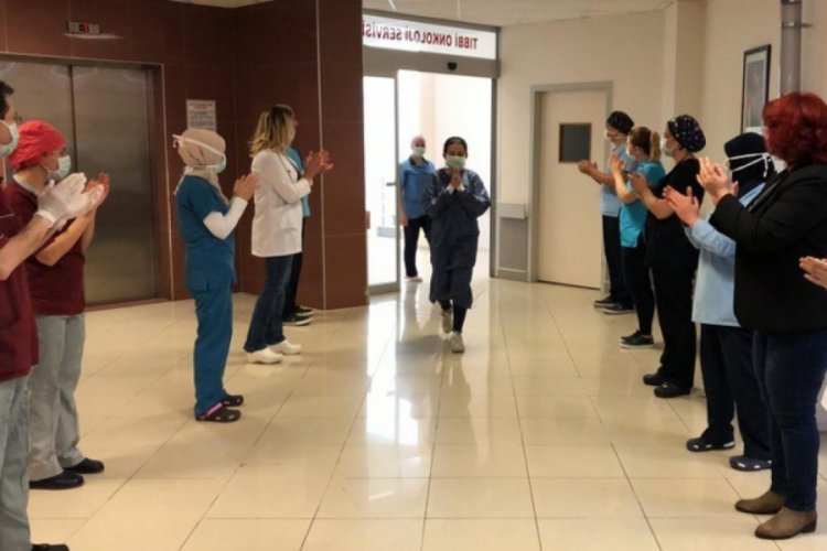 Koronayı yenen sağlık &ccedil;alışanları yine vatandaşlar i&ccedil;in hizmete koştu