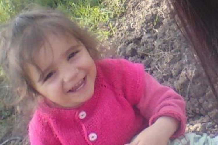 3 yaşındaki minik Defne koronavir&uuml;s&uuml; yendi