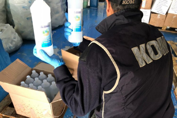 Merdivan altı maske ve dezenfektan &uuml;retenlere operasyon