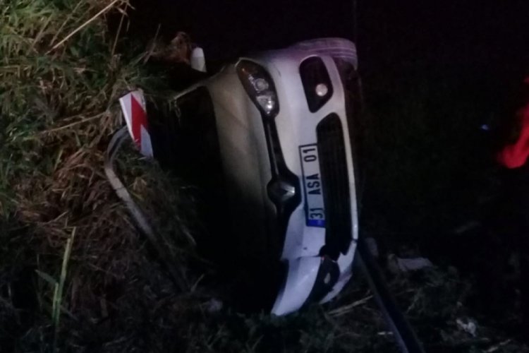 Kaza yaptıkları aracı bırakıp ka&ccedil;tılar