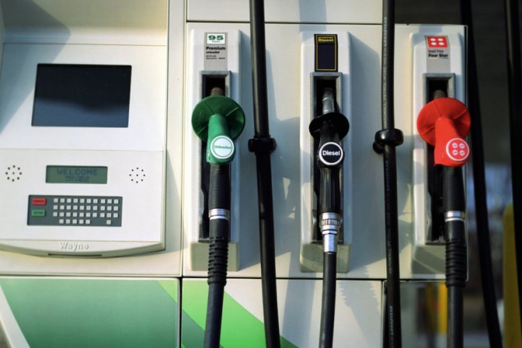 Benzinde 15, motorinde 10 kuruş zam beklentisi