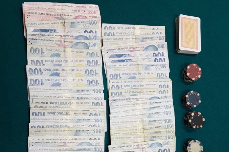 Kafede kumar oynarken yakalanan 20 kişiye, 63 bin lira ceza