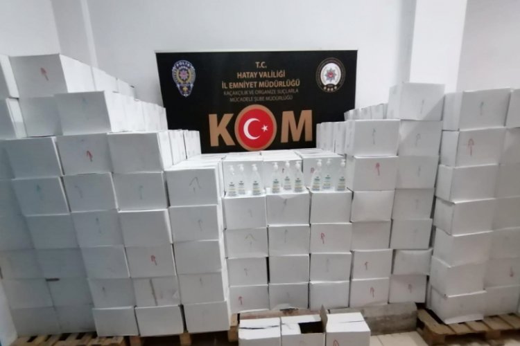 Hatay'da 5 bin 400 ka&ccedil;ak dezenfektan ele ge&ccedil;irildi