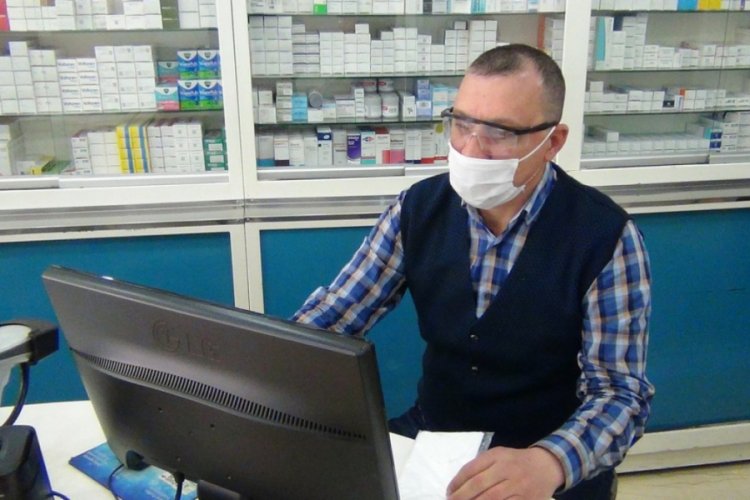 Bursa İneg&ouml;l'de de eczanelere maskeler geldi, dağıtımlar başladı