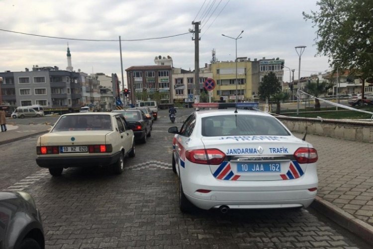 Arabada cep telefonu ile konuşmaya 25 bin TL ceza