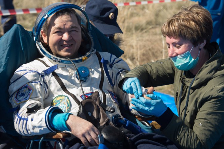 2 astronot ve 1 kozmonot d&uuml;nyaya geri d&ouml;nd&uuml;