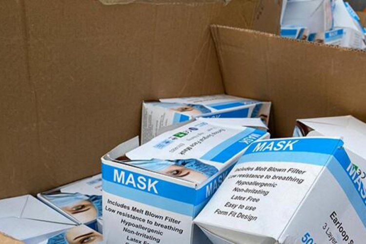 Yurt dışına g&ouml;nderilmek istenen bir konteyner dolusu maske ve tuluma el konuldu