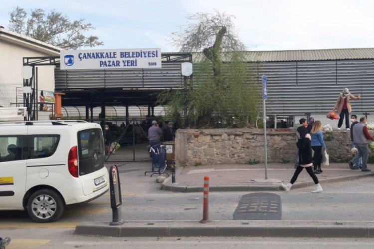 Pazarda kapılar kapanınca mahsur kaldılar