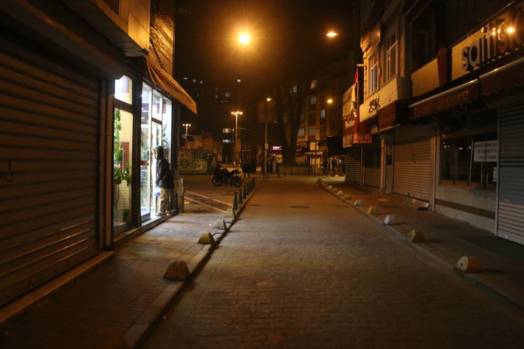 İstanbul'da yasak başlamadan insanlar evlerine &ccedil;ekildi