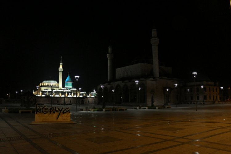 Konya'da sokaklar sessizliğe b&uuml;r&uuml;nd&uuml;
