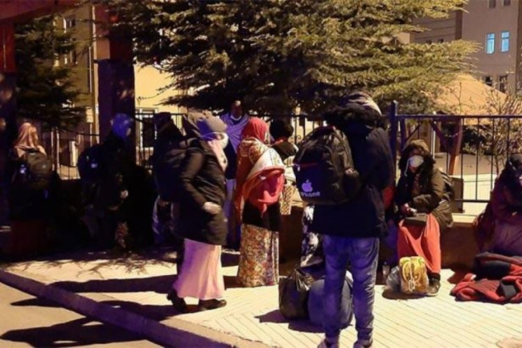 Yabancı uyruklu şahıslar &ccedil;evre yoluna terk edildi