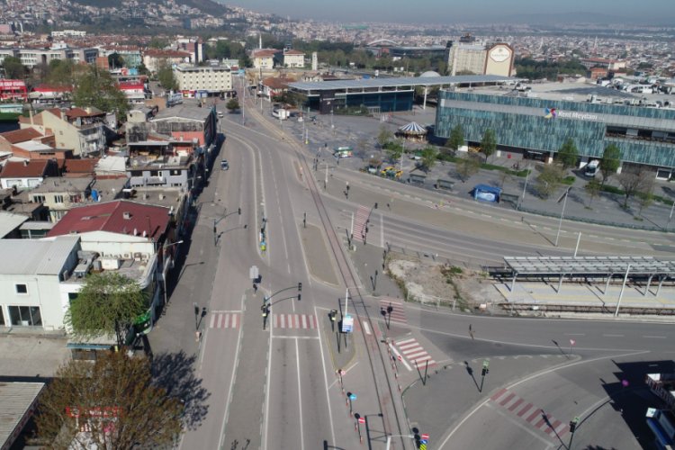 Bursa'da boş kalan yol ve meydanlar havadan g&ouml;r&uuml;nt&uuml;lendi